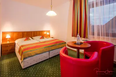 Ein Bett oder Betten in einem Zimmer der Unterkunft Turmhof Breitenbrunn