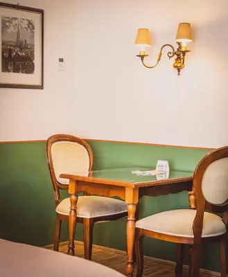 Ein Sitzbereich in der Unterkunft HENRI Hotel Wien