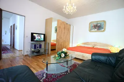 TV/Unterhaltungsangebot in der Unterkunft Lovely Apartment I Close to Main Station I 10 Minutes to Belvedere