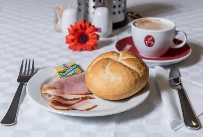 Frühstücksoptionen für Gäste der Unterkunft Hotel Breitenlee
