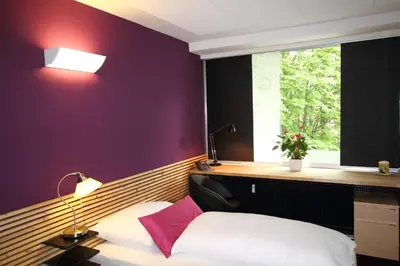 Ein Bett oder Betten in einem Zimmer der Unterkunft College Garden Hotel