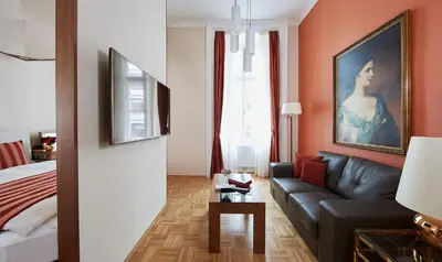 Ein Sitzbereich in der Unterkunft Living Hotel an der Oper