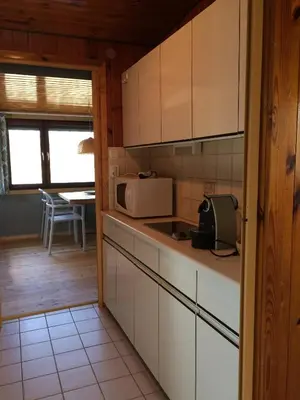 Küche/Küchenzeile in der Unterkunft Pfahlbau in Weiden am See