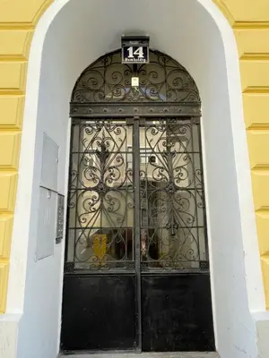 Eine Fassade oder ein Eingang zu Central and simple to reach