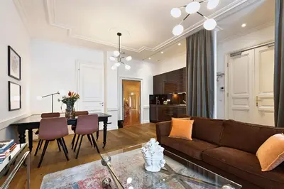 Ein Sitzbereich in der Unterkunft 6 rooms Votivpark