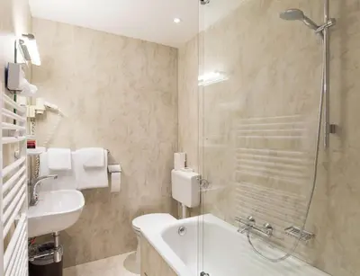 Ein Badezimmer in der Unterkunft Hotel Post Wien