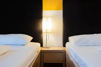 Ein Bett oder Betten in einem Zimmer der Unterkunft Lenas Donau Hotel
