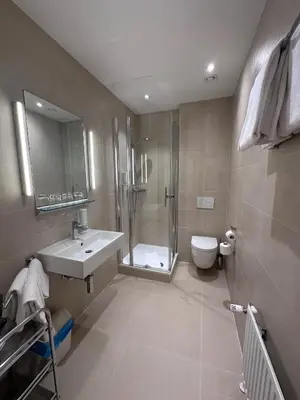 Ein Badezimmer in der Unterkunft Hotel Caroline
