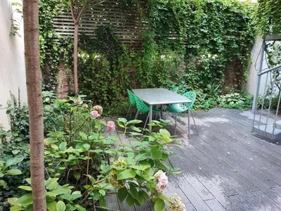 Ein Garten an der Unterkunft Central Vienna Apartment with unique 40m2 city garden & self check in