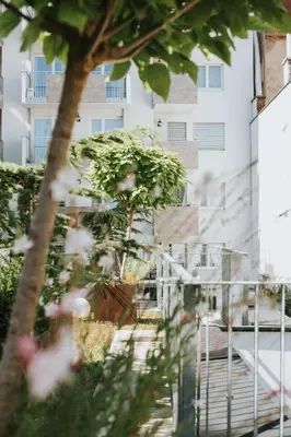 Ein Garten an der Unterkunft Parks 73 The Townhouse Hotel