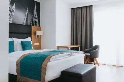 Ein Bett oder Betten in einem Zimmer der Unterkunft Parks 73 The Townhouse Hotel