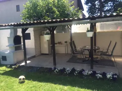 Ein Garten an der Unterkunft D&E Rooms