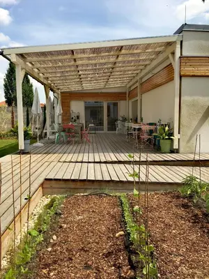 Ein Garten an der Unterkunft The Parcels Hotel - Adults Only