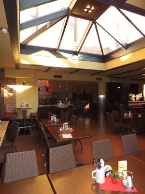 Ein Restaurant oder anderes Speiselokal in der Unterkunft Hotel Fabrik Vösendorf