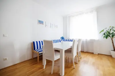 Ein Sitzbereich in der Unterkunft Apartment France | Operastreet