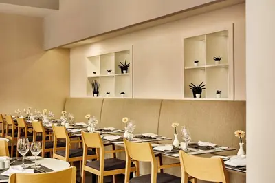 Ein Restaurant oder anderes Speiselokal in der Unterkunft H+ Hotel Wien