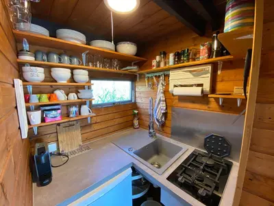 Küche/Küchenzeile in der Unterkunft Seehütte Neusiedlersee Robinsonhütte