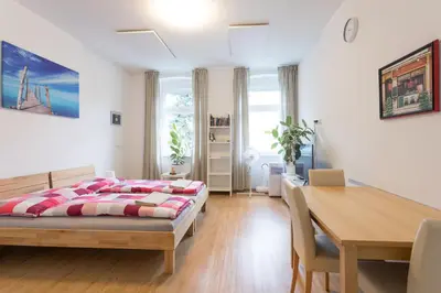 Ein Bett oder Betten in einem Zimmer der Unterkunft Vienna Smile Apartment Schoenbrunn