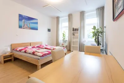 Ein Bett oder Betten in einem Zimmer der Unterkunft Vienna Smile Apartment Schoenbrunn