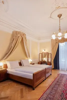 Ein Bett oder Betten in einem Zimmer der Unterkunft Hotel Regina