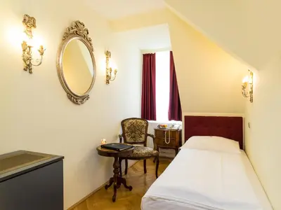 Ein Bett oder Betten in einem Zimmer der Unterkunft Hotel Regina