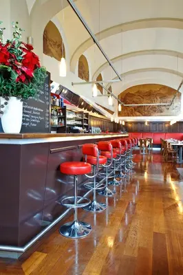 Ein Restaurant oder anderes Speiselokal in der Unterkunft Hotel Regina