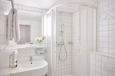 Ein Badezimmer in der Unterkunft Graben Hotel