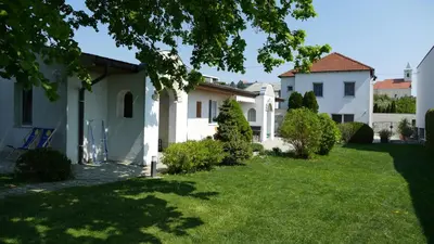Ein Garten an der Unterkunft Gästehaus Fischbach