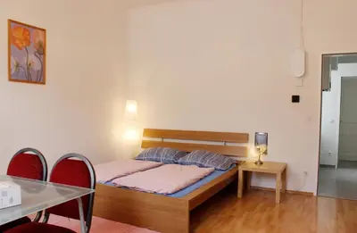 Ein Bett oder Betten in einem Zimmer der Unterkunft Kuffner