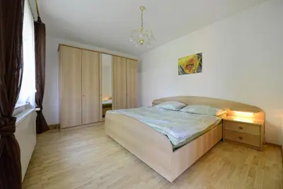 Ein Bett oder Betten in einem Zimmer der Unterkunft Ferienwohnungen Karoly