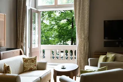 Ein Sitzbereich in der Unterkunft The Ritz-Carlton, Vienna