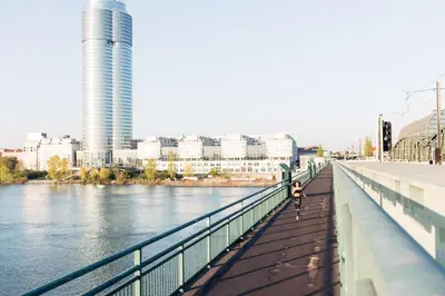 Blick auf einen Fluss in der Nähe des Hotels