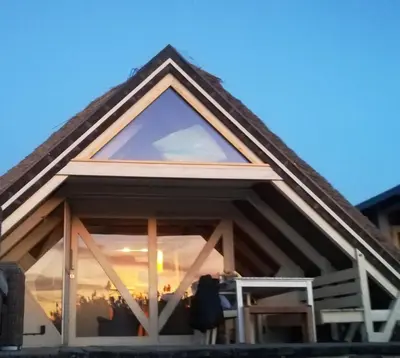 Das Gebäude in dem sich das Ferienhaus befindet