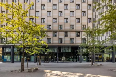 Das Gebäude in dem sich das Aparthotel befindet