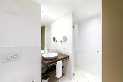 Ein Badezimmer in der Unterkunft Simm's Hotel - cityhotel next to Metro U3
