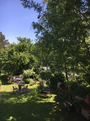 Ein Garten an der Unterkunft Schön wohnen nähe Schönbrunn
