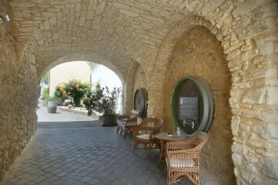 Ein Sitzbereich in der Unterkunft Winzerzimmer - Weingut Tinhof