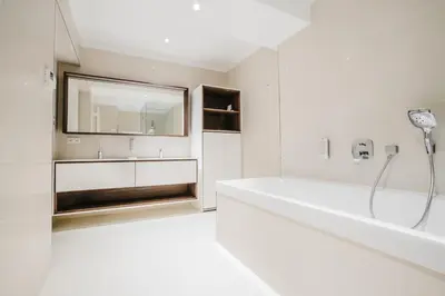Ein Badezimmer in der Unterkunft Karl Suites Palais Wessely