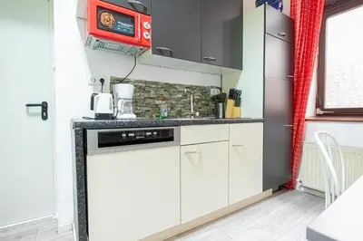 Küche/Küchenzeile in der Unterkunft Bright 1BR Apt, Prime Vienna Location & WIFI