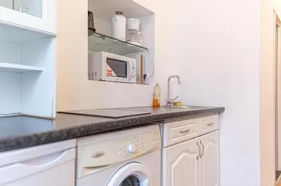 Küche/Küchenzeile in der Unterkunft Comfortable 1BR Apt In Perfect Location