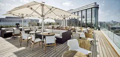 Ein Sitzbereich in der Unterkunft Andaz Vienna Am Belvedere, By Hyatt