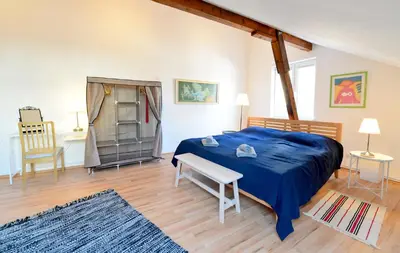 Ein Bett oder Betten in einem Zimmer der Unterkunft House With Courtyard & Parking Close To Stadtpark