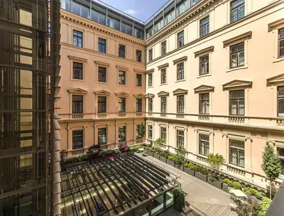 Das Gebäude in dem sich das Hotel befindet