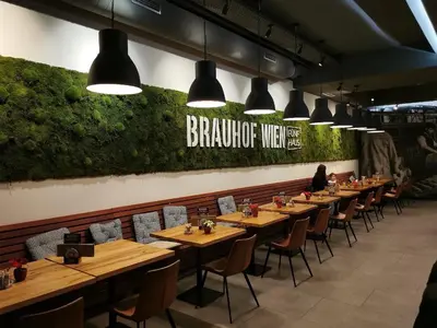 Ein Restaurant oder anderes Speiselokal in der Unterkunft Hotel Brauhof Wien