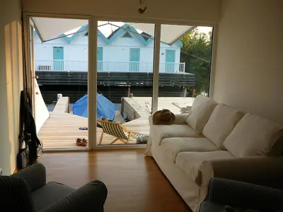 Ein Sitzbereich in der Unterkunft Bootshaus am See