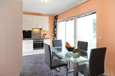 Küche/Küchenzeile in der Unterkunft 3 rooms Sunny Apartments-Schoenbrunn, 100m2 with balcony