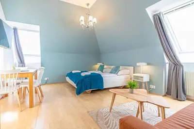 Ein Sitzbereich in der Unterkunft Lovely 2BR Apt-Near Bahnhof Rennweg & Belvedere