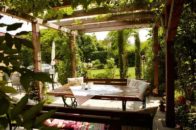 Ein Garten an der Unterkunft Weingut Sommerhof