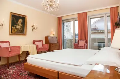 Ein Bett oder Betten in einem Zimmer der Unterkunft Pension Sacher - Apartments am Stephansplatz