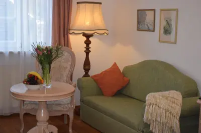 Ein Sitzbereich in der Unterkunft Hotel Landhaus Fuhrgassl-Huber
